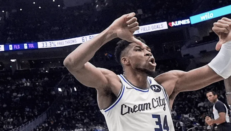 半岛体育官方地址-字母哥谈主场球迷嘘声：被嘘我就会回应，我觉得这并不公平