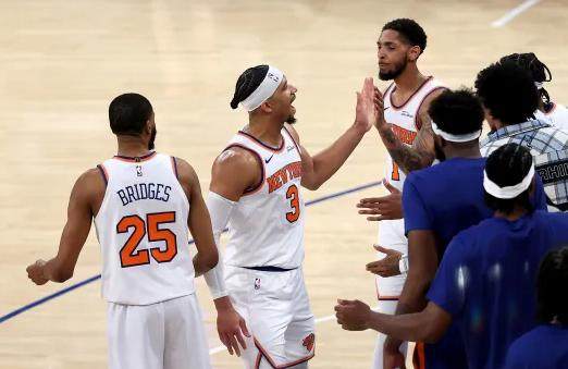 半岛体育登录入口-【现场】361刀票价见证疯狂 纽约逆转创季后赛纪录