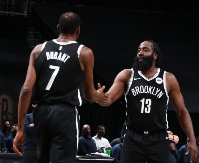 半岛体育正版官网-联手哈登争冠在望？杜兰特悄悄掉入另一个漩涡